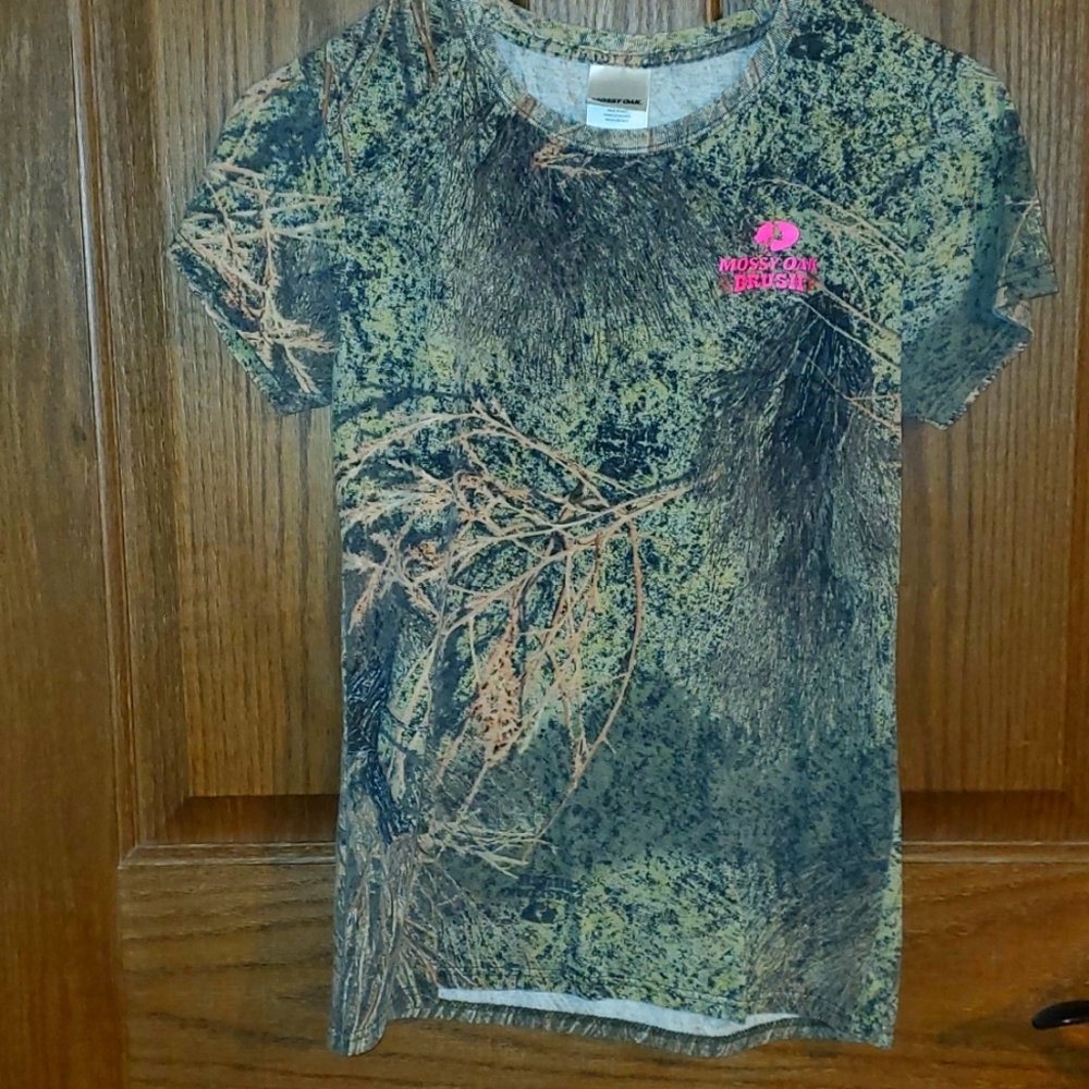 Womans mossy oak camouflage t-shirt size S